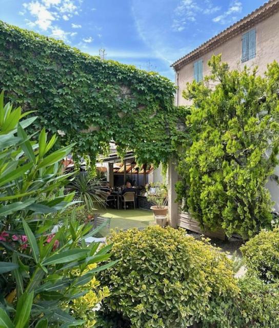 Logis Hotel La Feniere La Bouilladisse Экстерьер фото